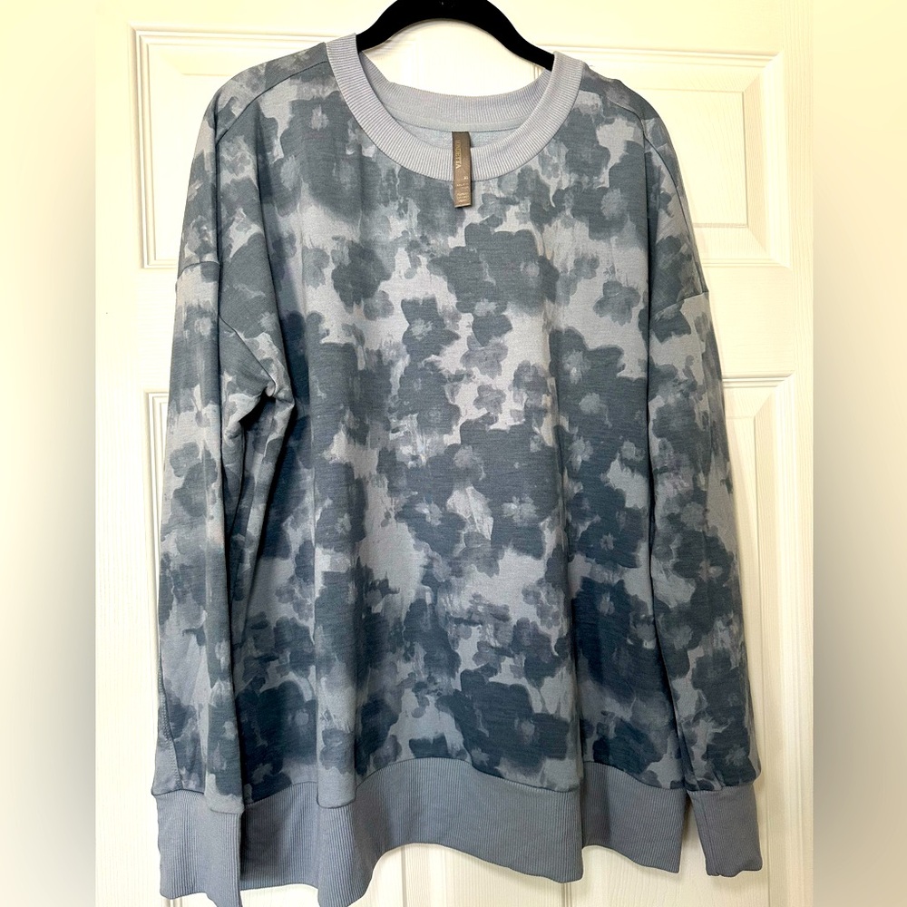 NWT Women’s crew neck Sweater